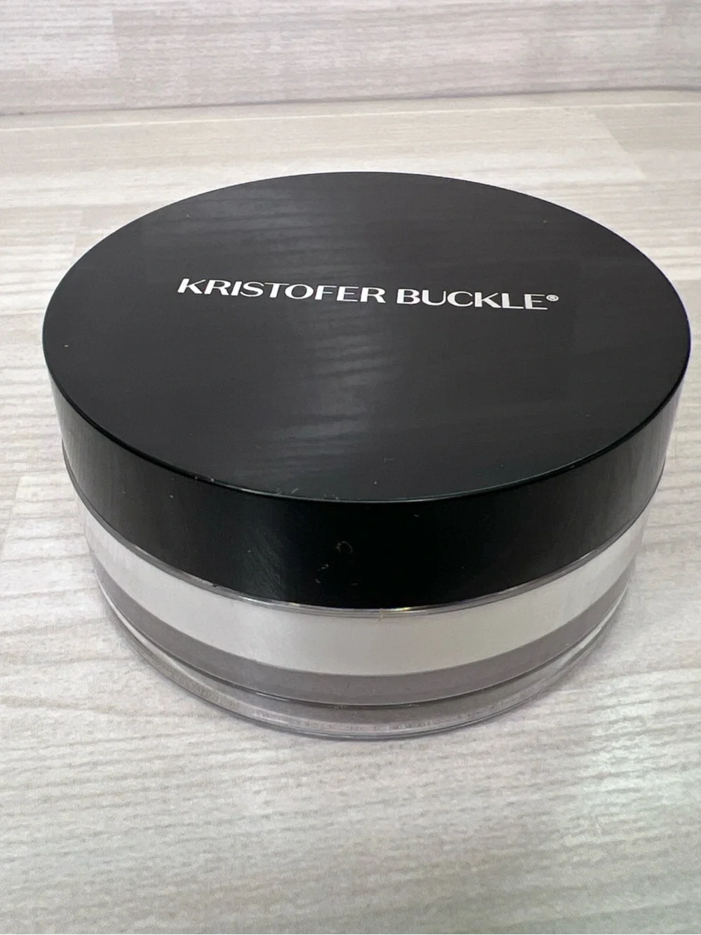 Kristofer Buckle Translucent Setting Powder